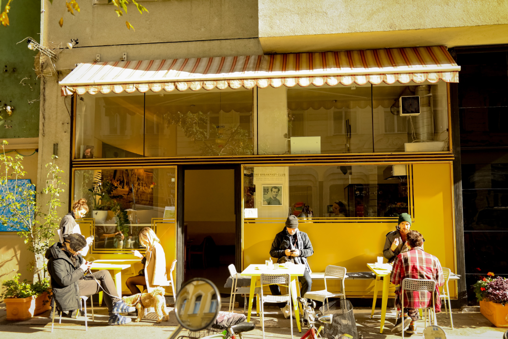 Mangez de la nourriture viennoise traditionnelle