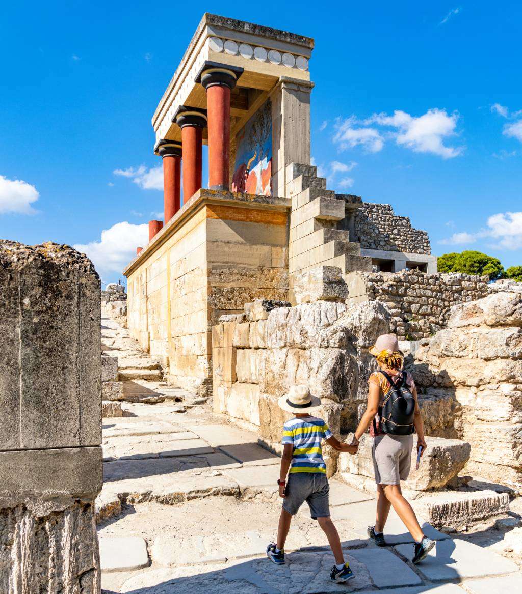 Knossos en Crète : Explorez les Ruines d'un Palais Antique et Remontez le Temps