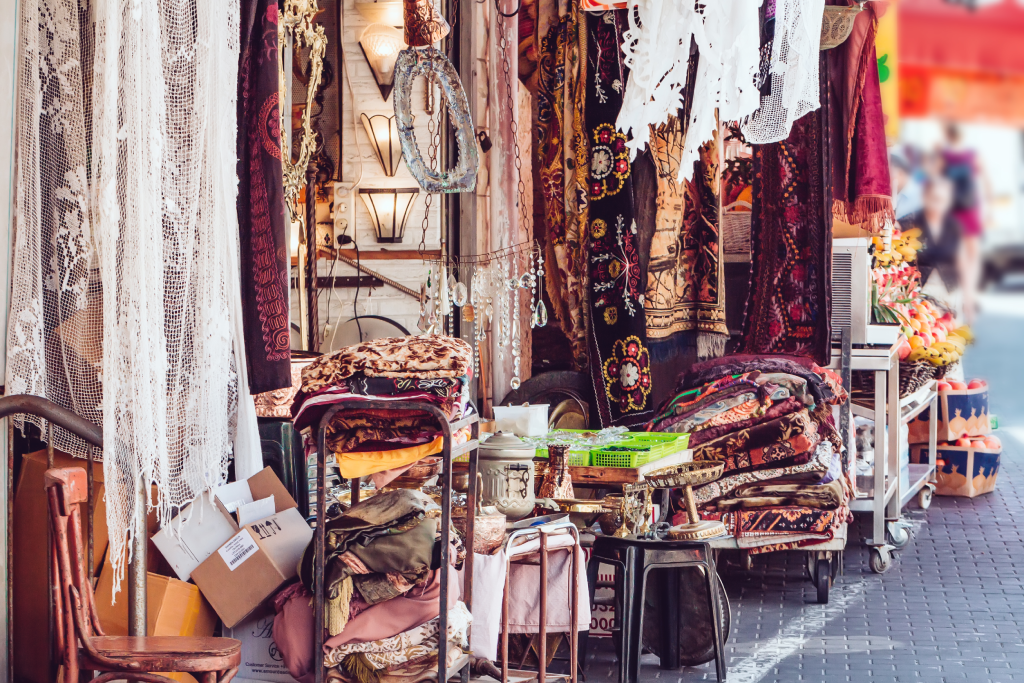 Shopping dans les marchés de la ville