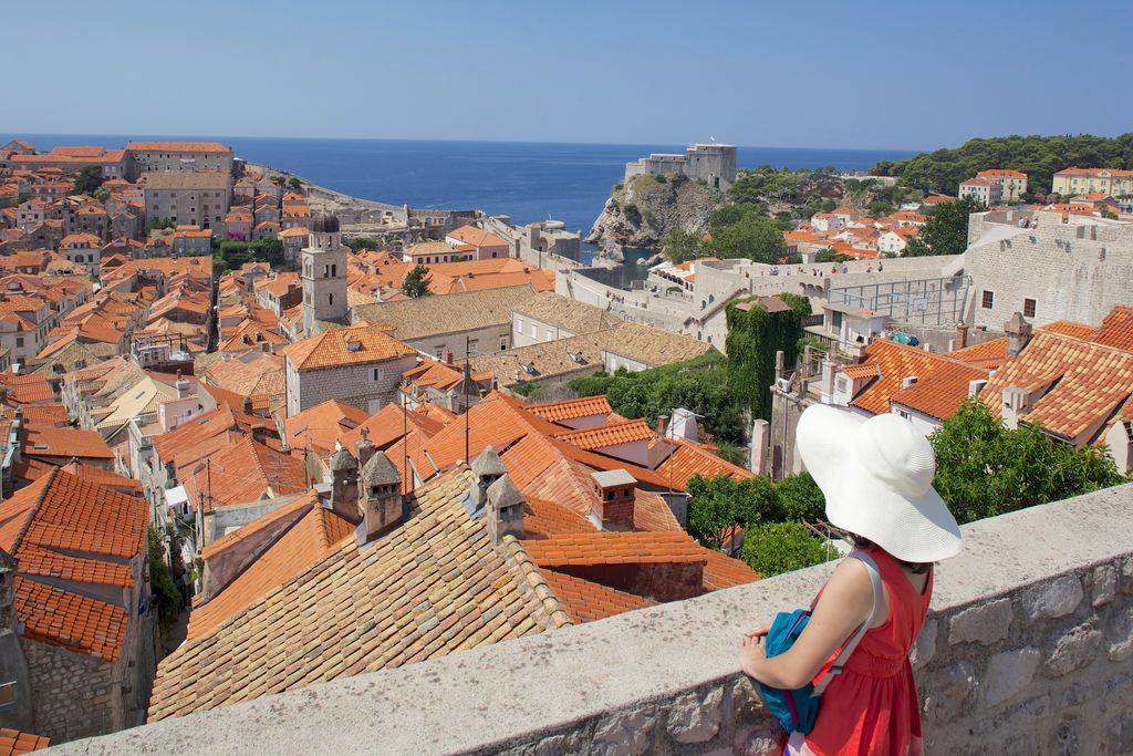 Sur les traces de l'histoire : une promenade inoubliable sur les remparts de Dubrovnik