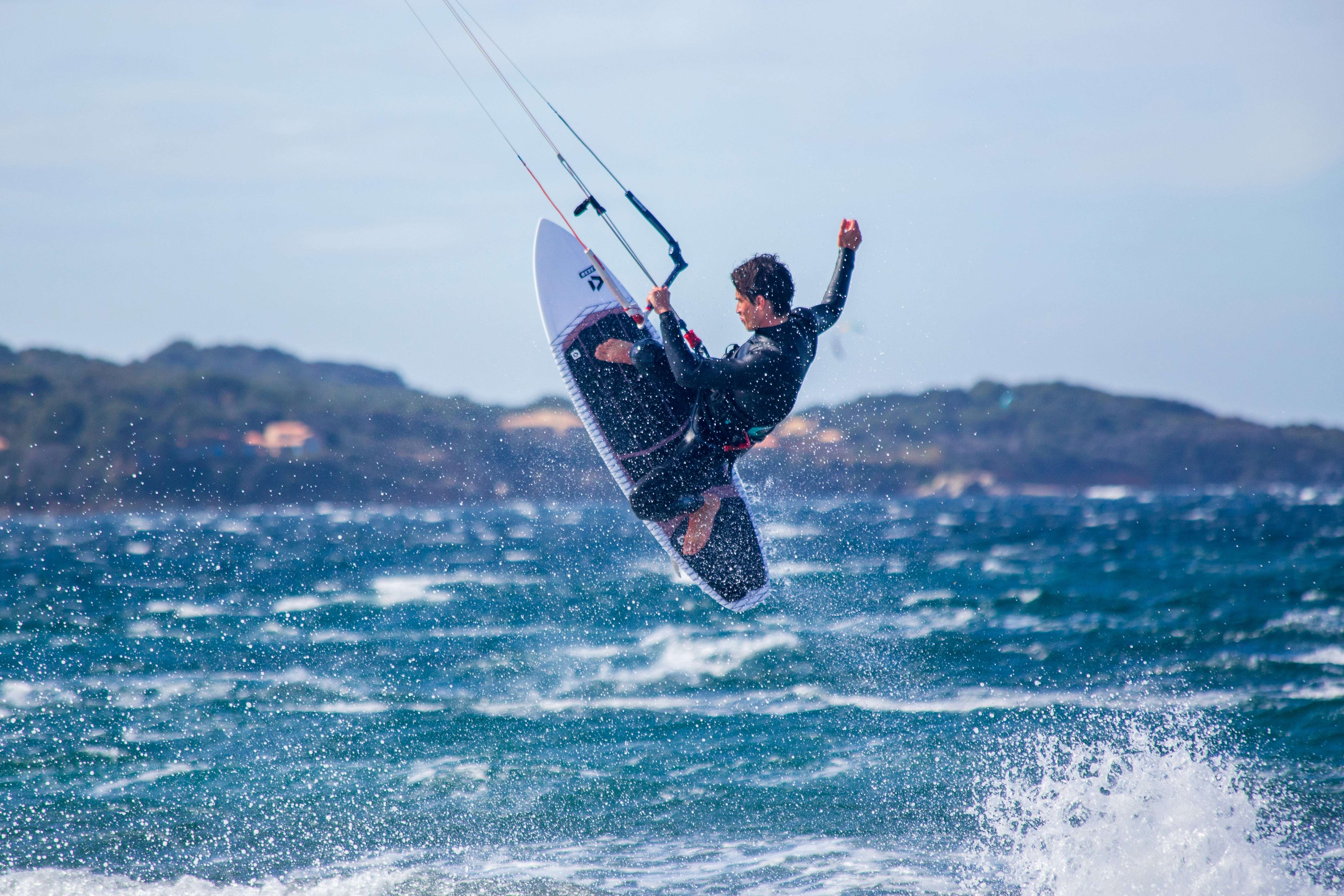 Faire du kitesurf